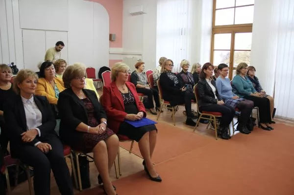 Obchodná fakulta potvrdila svoju kľúčovú úlohu vo vzdelávaní seniorov na UTV Bratislavskej business school EU v Bratislave