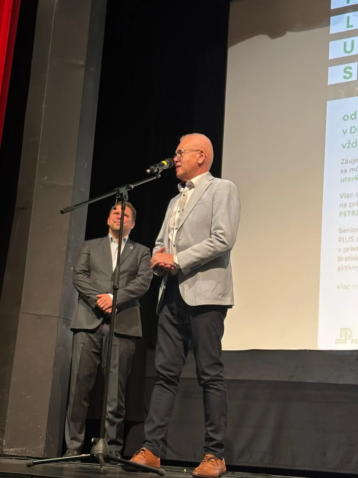 8. ročník Petržalskej letnej univerzity seniorov otvorili rektor EUBA a starosta MČ Bratislava-Petržalka