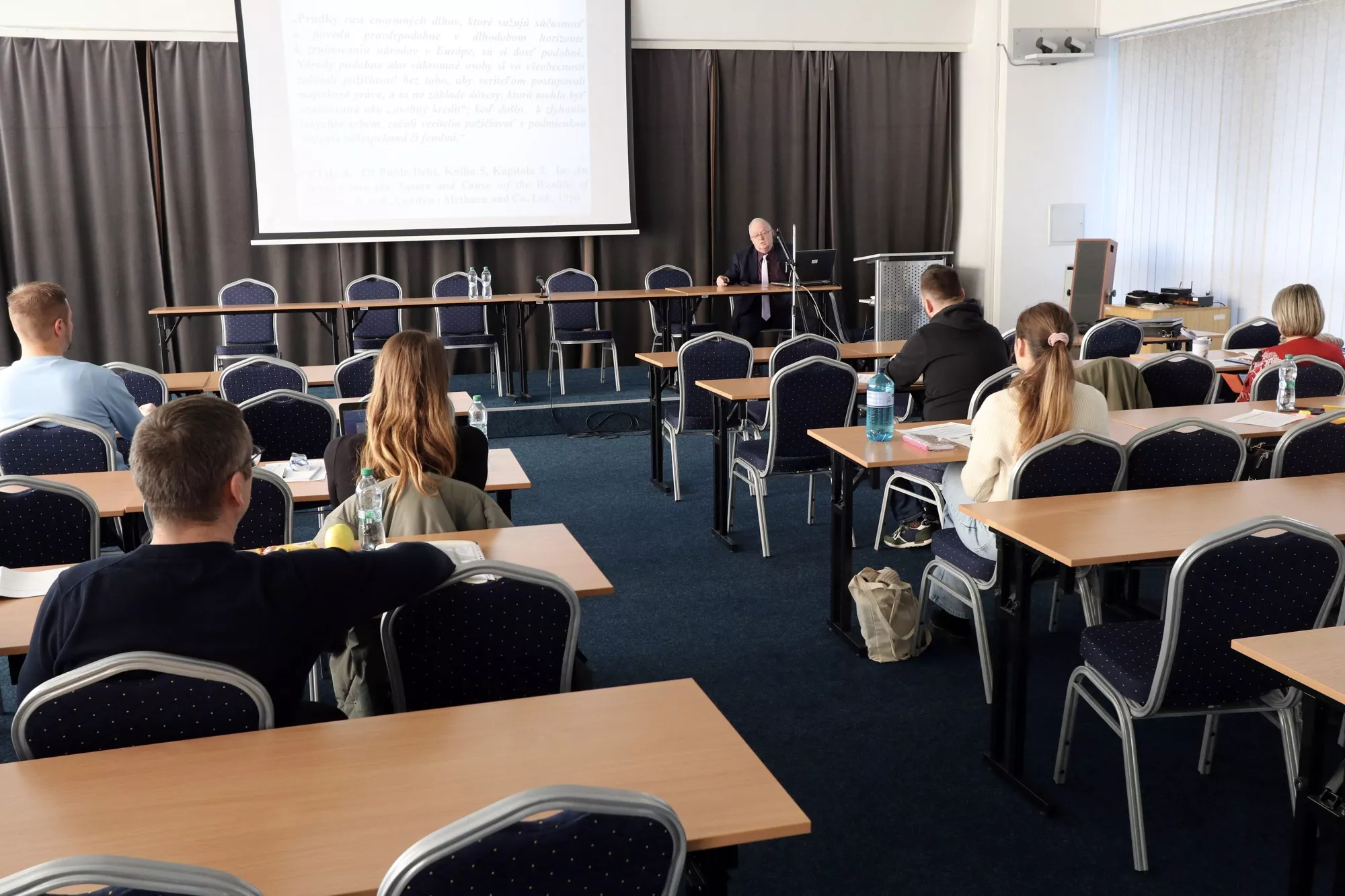 Centrum celoživotného vzdelávania Ekonomickej univerzity v Bratislave pokračuje v roku 2023 v odbornom vzdelávaní kontrolórov na Slovensku