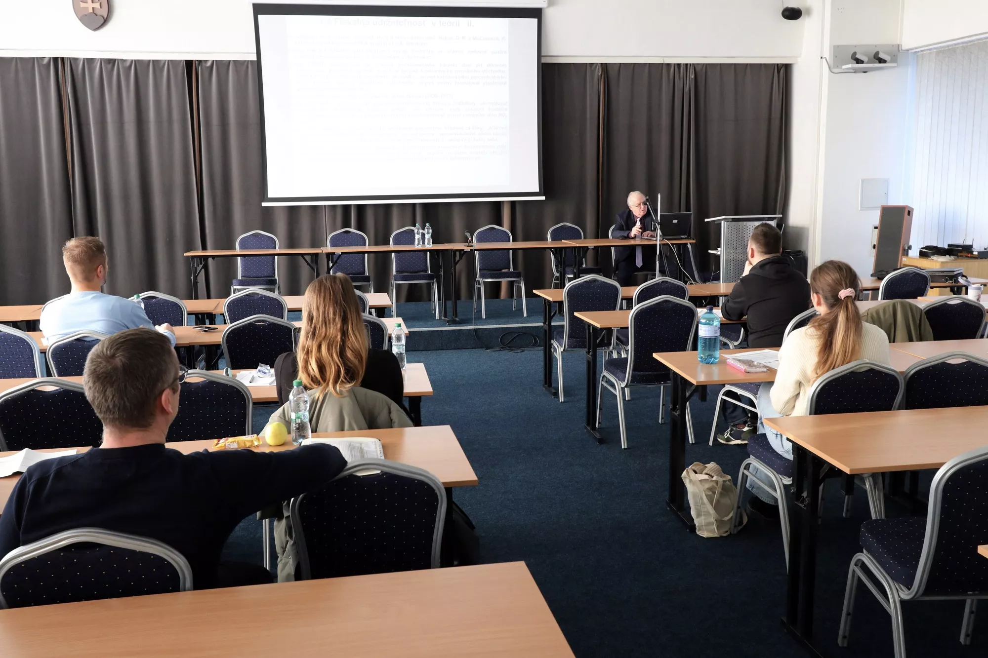 Centrum celoživotného vzdelávania Ekonomickej univerzity v Bratislave pokračuje v roku 2023 v odbornom vzdelávaní kontrolórov na Slovensku